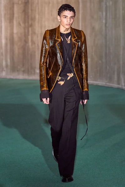 Look 26